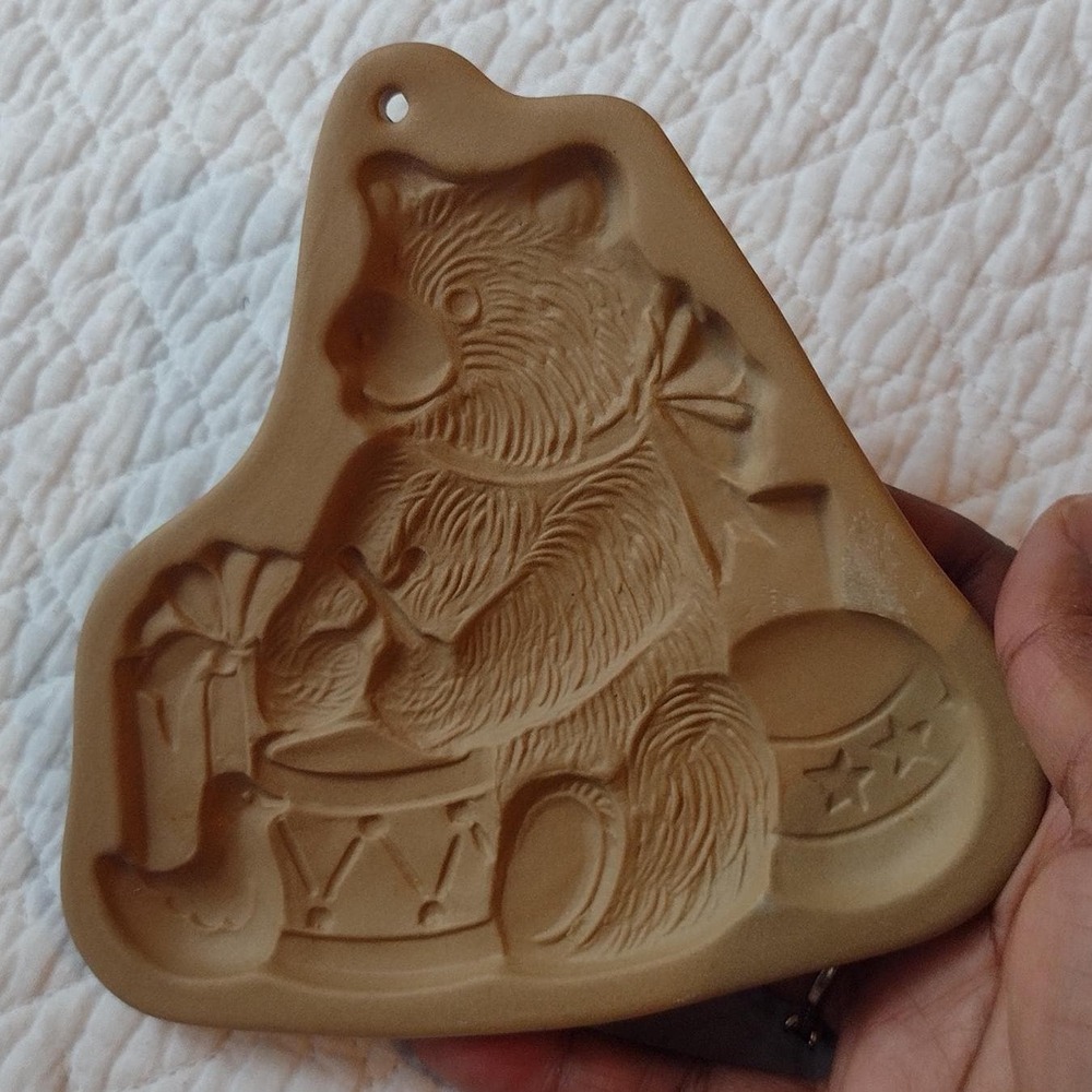 Vintage 1985 Brown Bag Cookie Art Teddy Bear Drummer Terracotta Mold 5.5"